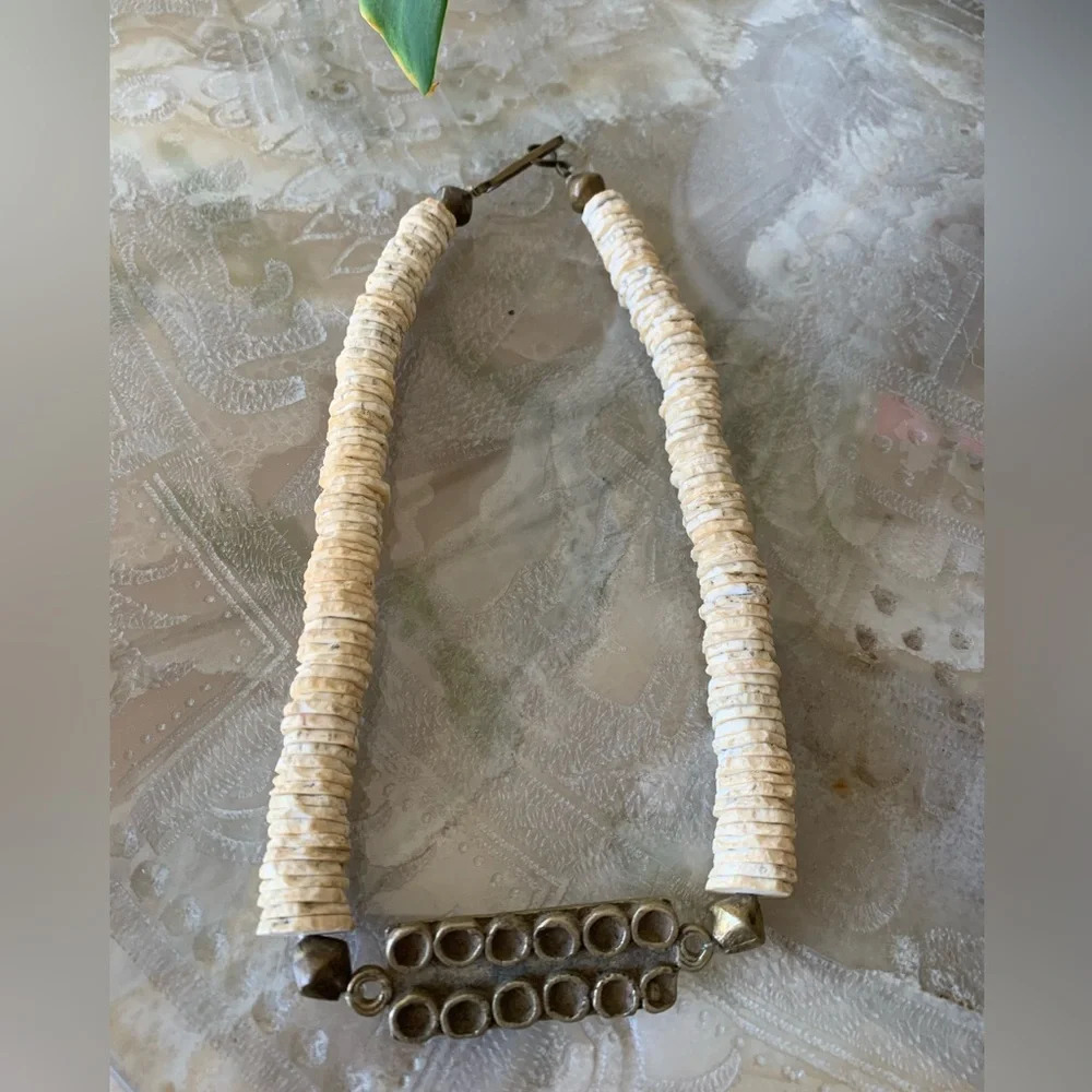 Shell & Pendant Necklace - Picture 2 of 2